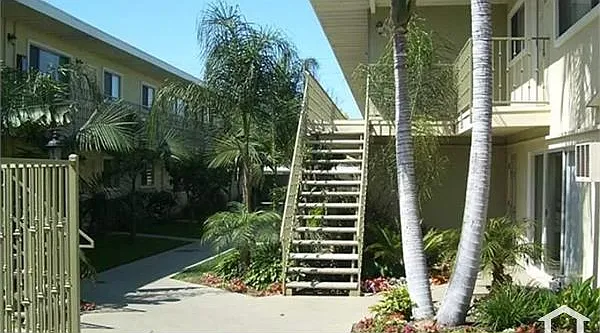 2 bed, 904 sqft, $2,554 — Photo 1