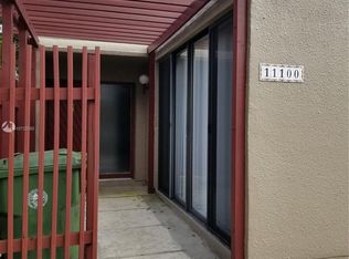 11100 N Lakeview Dr, Pembroke Pines, FL 33026