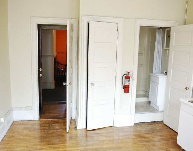 1st image of 900 W Franklin St APT 206