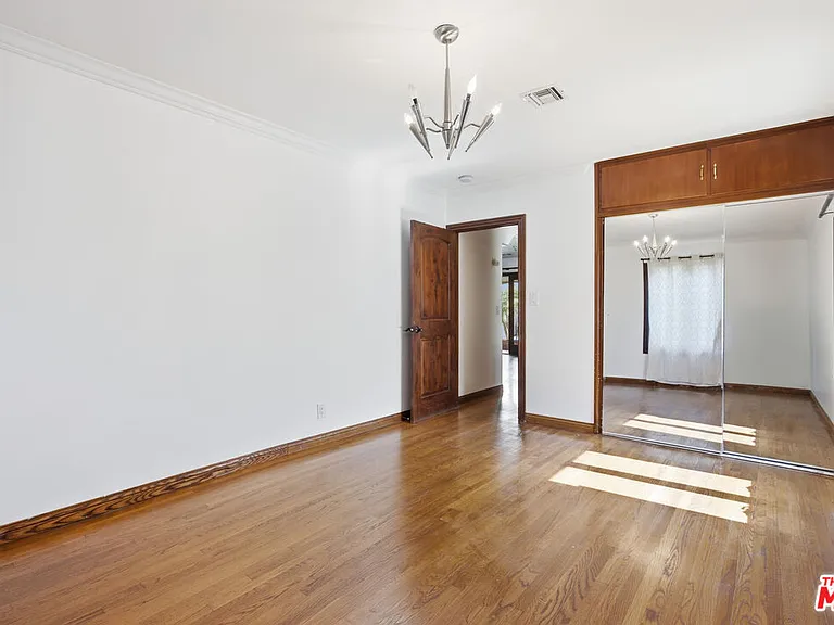 13800 Erwin St — Photo 16