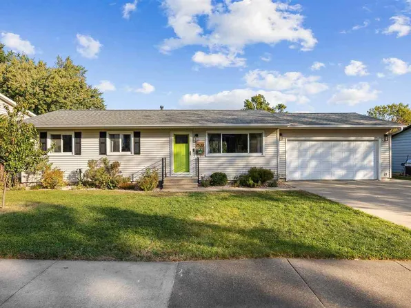 2520 N Ave NW, Cedar Rapids, IA 52405