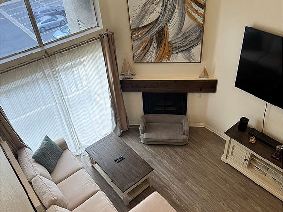 4th image of 5540 Owensmouth Ave APT 319