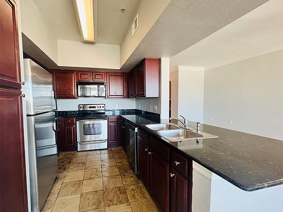4th image of 7575 Kirby Dr APT 2408