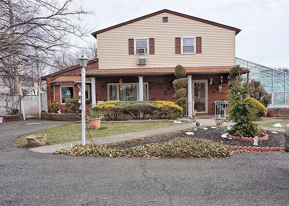 1st image of 125 Winant Ave