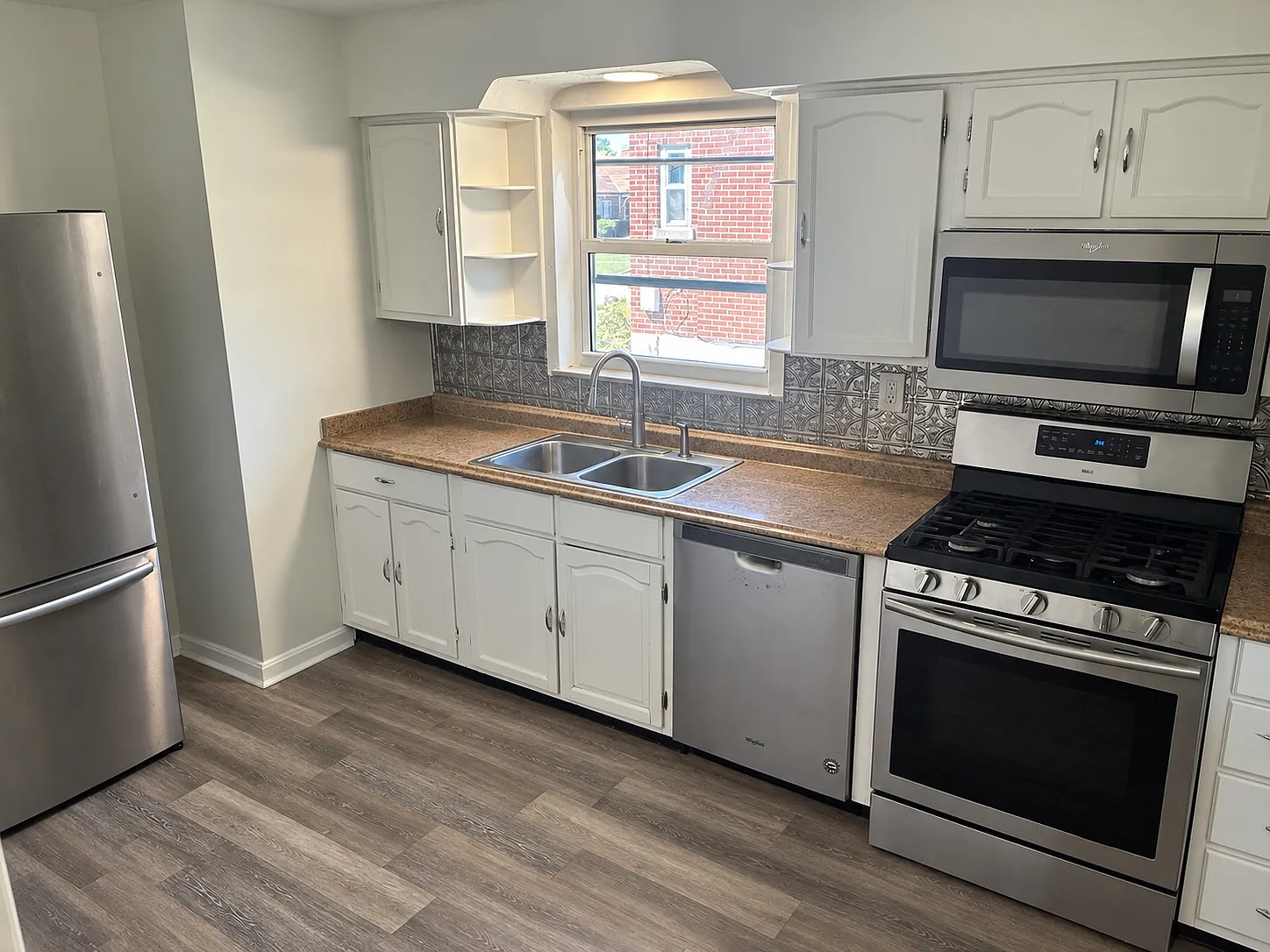 3 bed, 1231 sqft, $1,850 — Photo 2