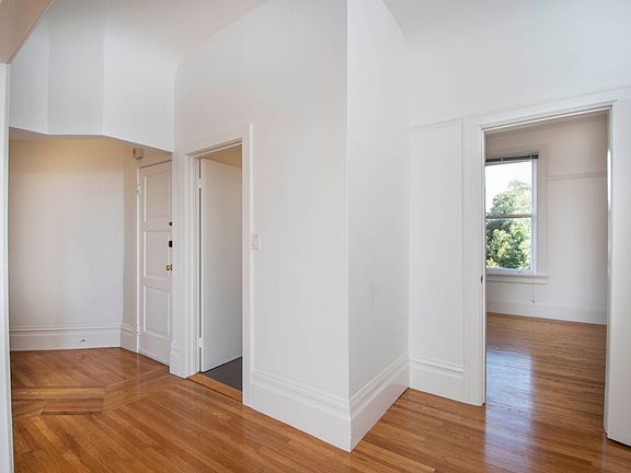 4th image of 2400-4 Bush St #3