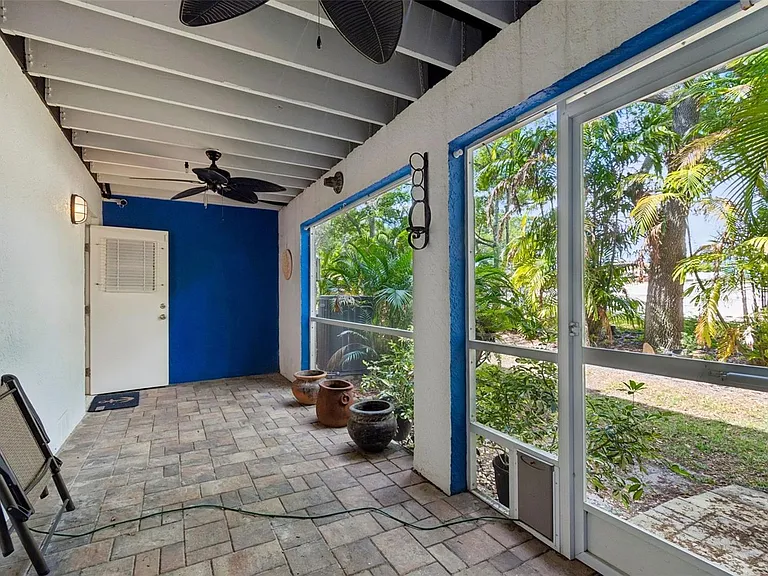 Balcony behind the garage