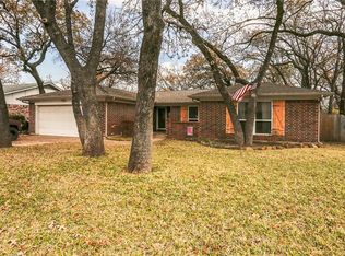 2936 Steve Dr, Hurst, TX 76054
