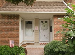 207 Lake Pointe Circle #207, Middle Island, NY 11953