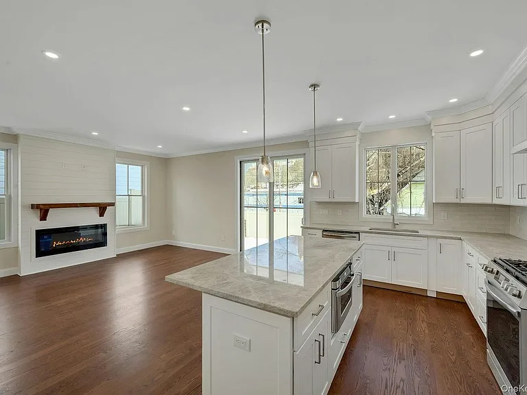 44 Rogers St #A — Photo 8