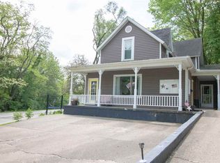 703 Old Salem Rd, Petersburg, IL 62675