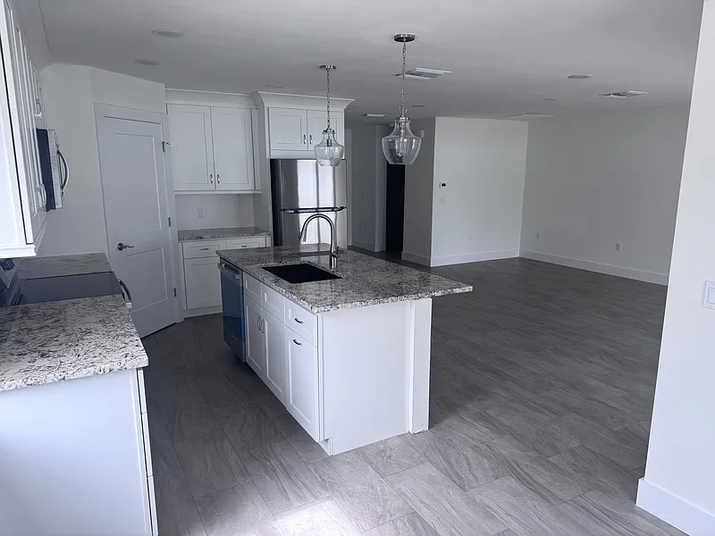 3 bed, 3.0 bath, 1600 sqft, $2,595 — Photo 2