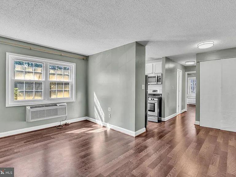 2237 Farrington Ave #203 — Photo 2