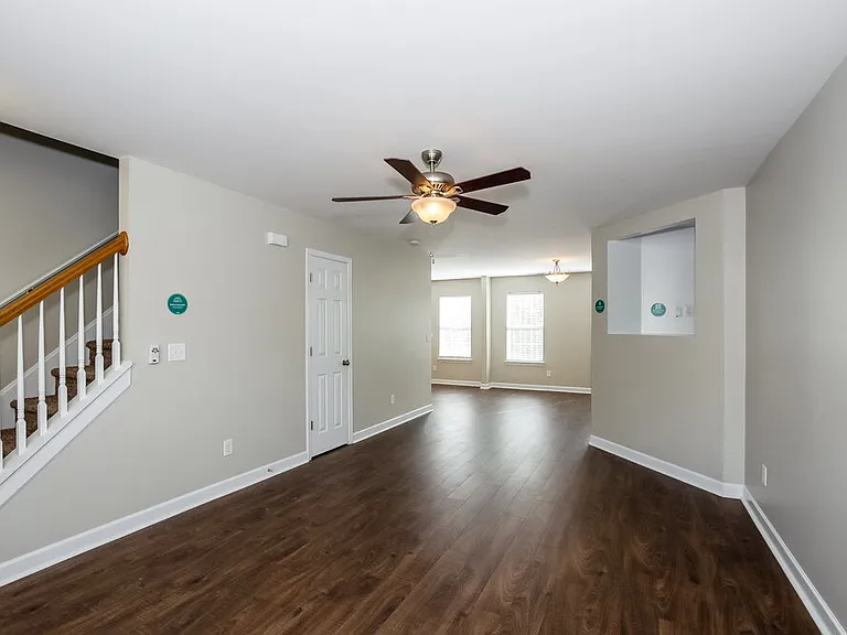 995 Ramsgate Dr SW — Photo 4