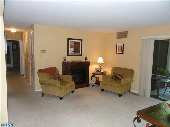 904 Raintree Ln, Malvern, PA 19355