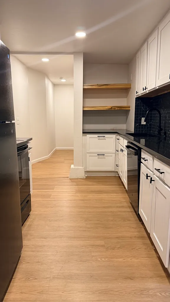 Spacious Renovated Condo 2 Bedroom / 2 Bath / Gated Parking with Laundry — Photo 2