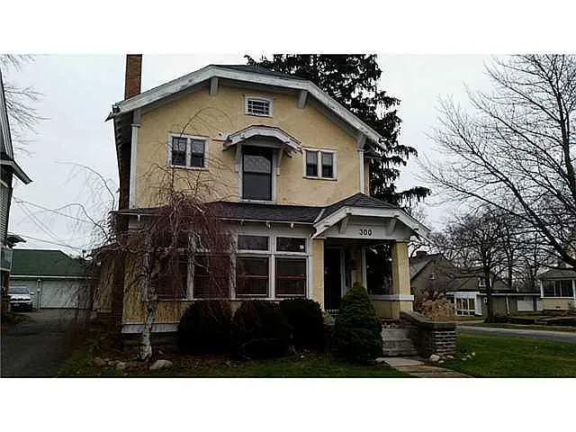 300 W 3rd St photo 1