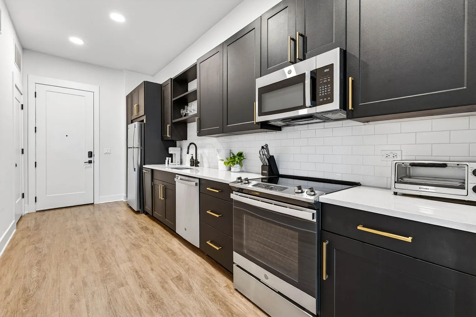 Studio, 1.0 bath, 5381 sqft, $5,147 — Photo 3