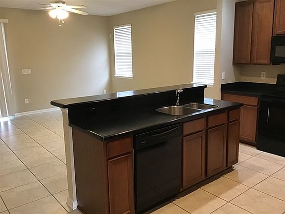 3rd image of 305 Pine Arbor Cir
