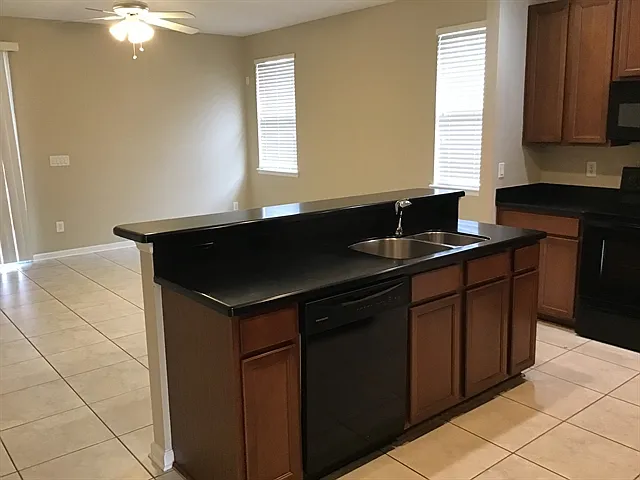 305 Pine Arbor Cir — Photo 3