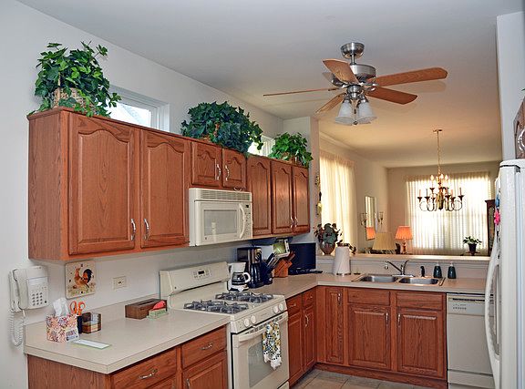 4th image of 12061 Sweetwater Ln