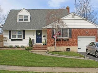 958 Grand Blvd, Westbury, NY 11590