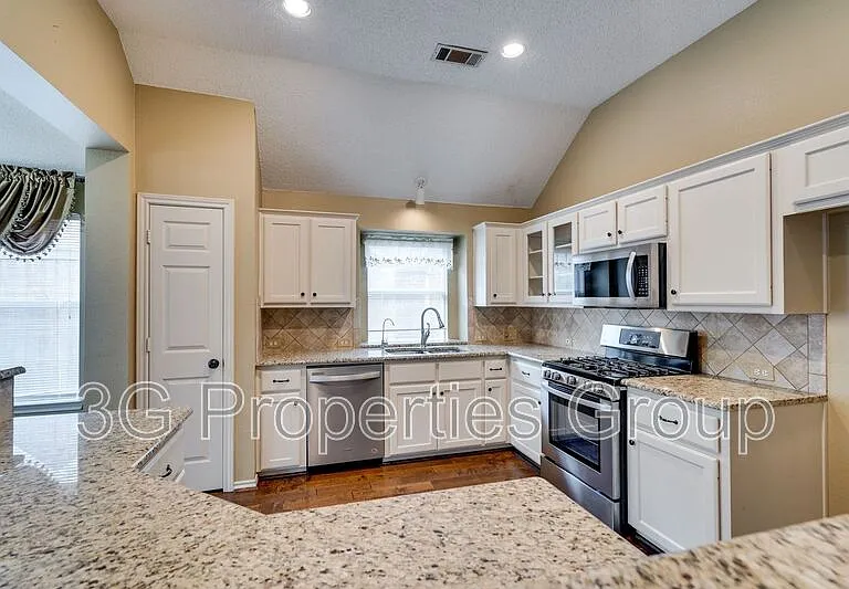 3900 Oak Park Dr — Photo 16