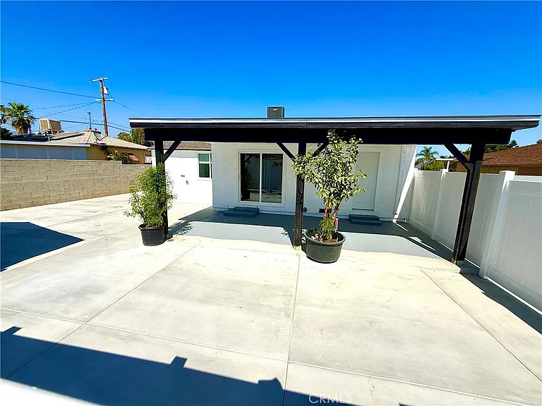 7935 Cleon Ave — Photo 2