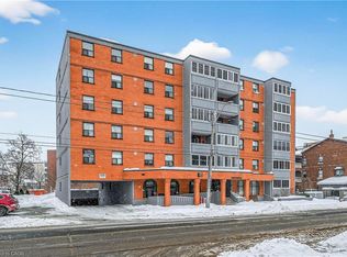 23 Main St #507, Hamilton, ON L9H 2P7