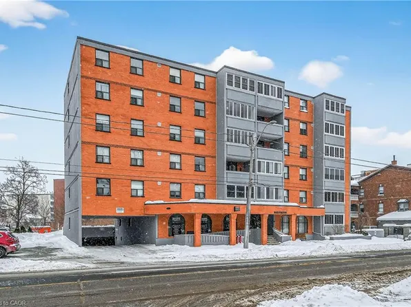 23 Main St #507, Hamilton, ON L9H 2P7