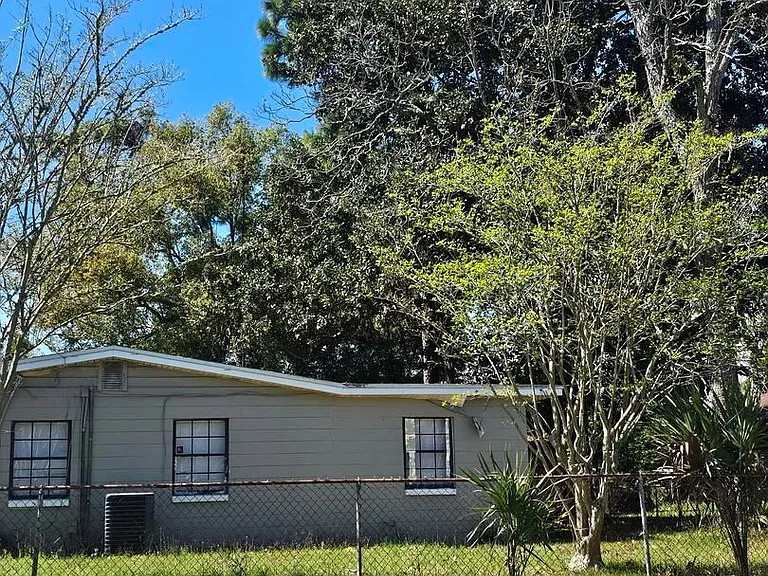 3448 Inwood Cir E — Photo 1