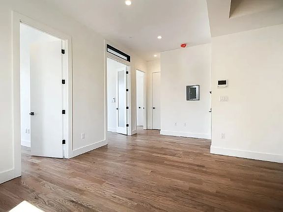 2nd image of 1528 Putnam Ave #4A