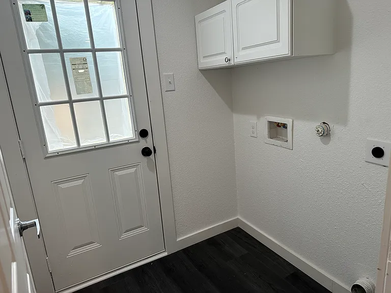 305 College St — Photo 10