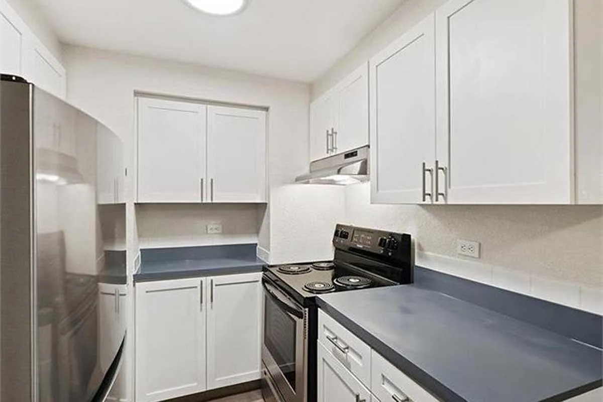 Avon South Apartments — Photo 3