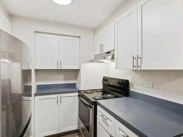 Avon South Apartments — Photo 3
