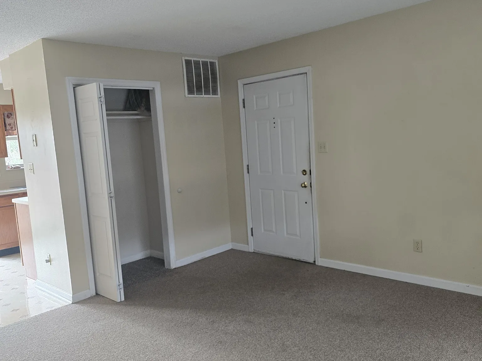 2 bed, 825 sqft, $1,275 — Photo 2