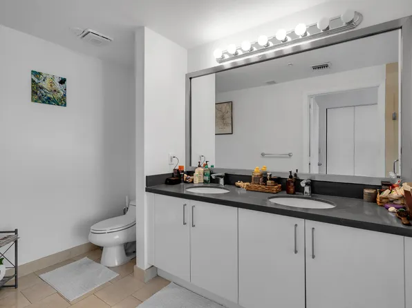90 SW 3rd St, Miami, FL