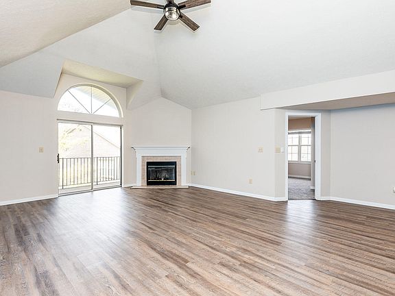 4th image of 210 Ashley Dr Unit 210