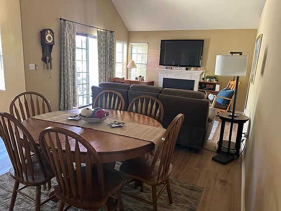 3rd image of 947 E Foxhill Dr
