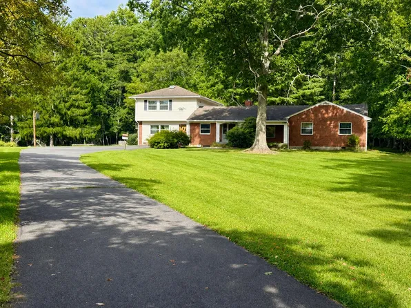 499 Summit Dr, Peterstown, WV 24963