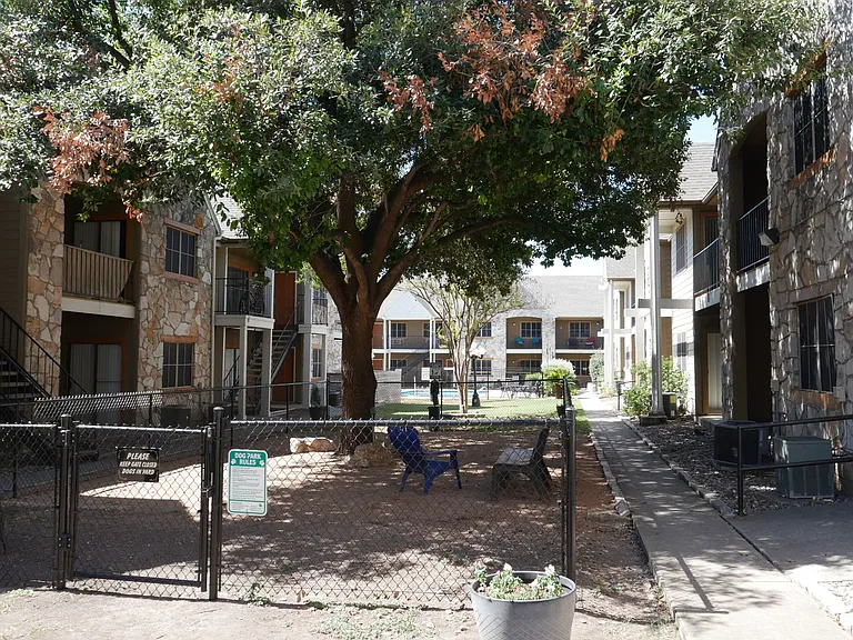 Madeira Apartments at Live Oak — Photo 40