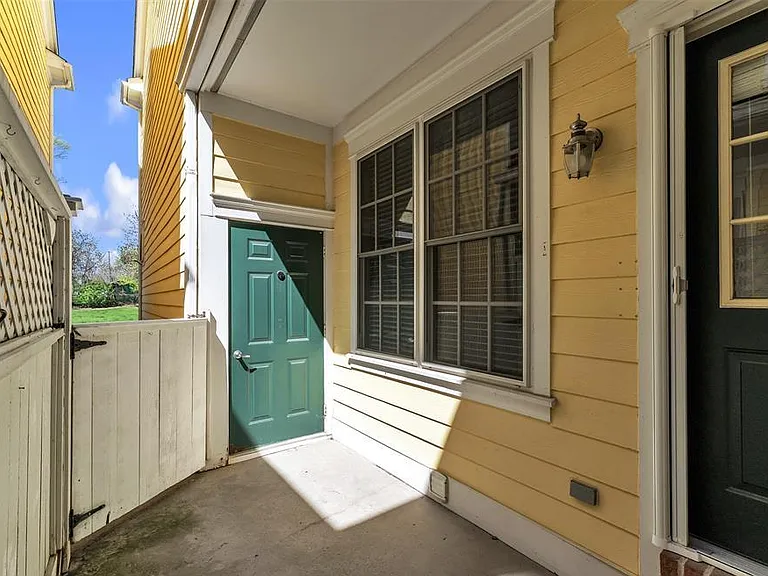 276 Constitution St — Photo 19