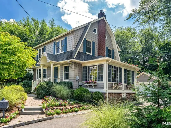 77 Lake Avenue, Midland Park, NJ 07432