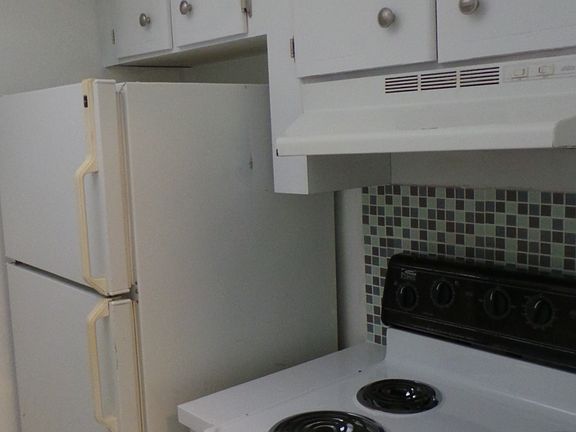 4th image of 3941 NE 3rd Ave APT 8