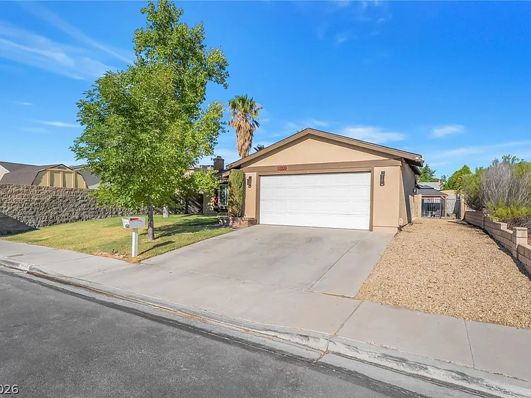 4565 Meridian Dr — Photo 2