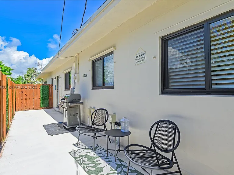 1204 NE 7th St — Photo 35