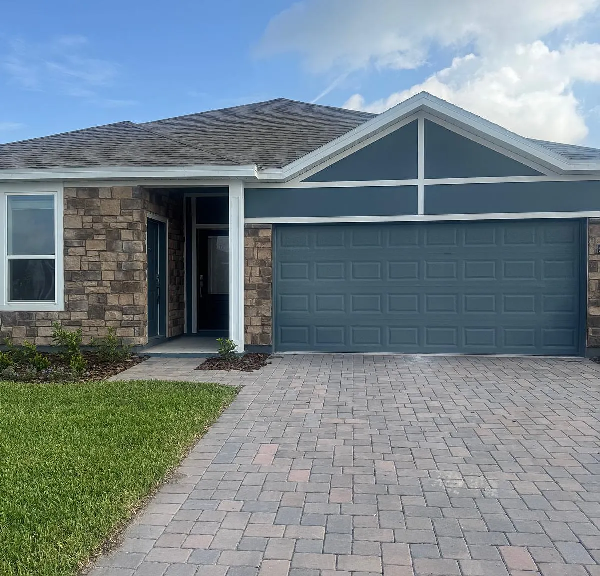 3 bed, 2366 sqft, $2,600 — Photo 1