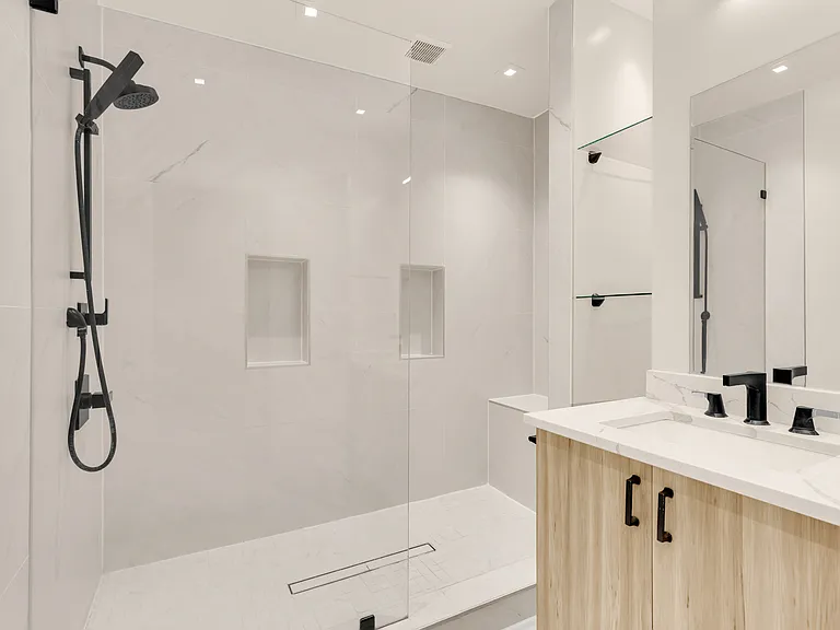 330 16th St SE #Penthouse 2 — Photo 20