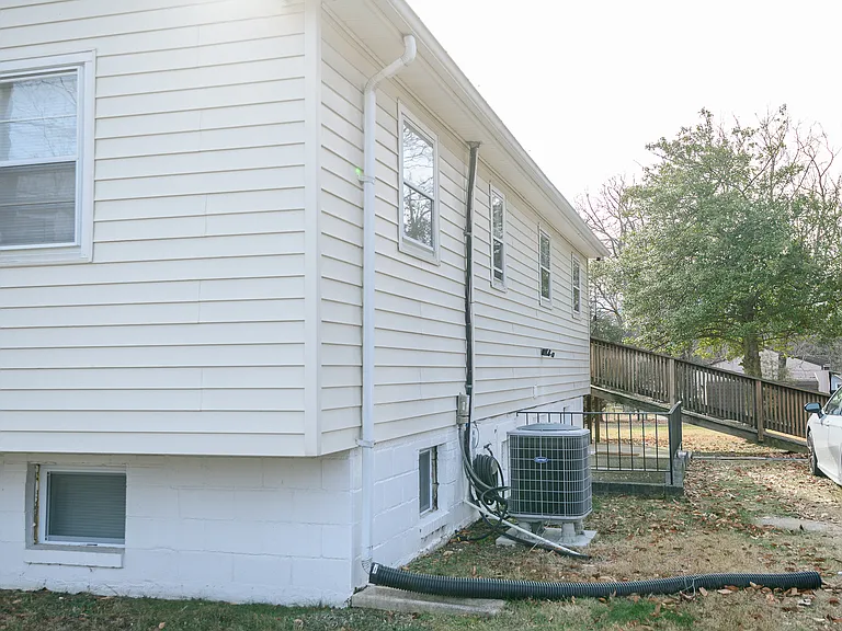 8007 Prince Georges Dr — Photo 4