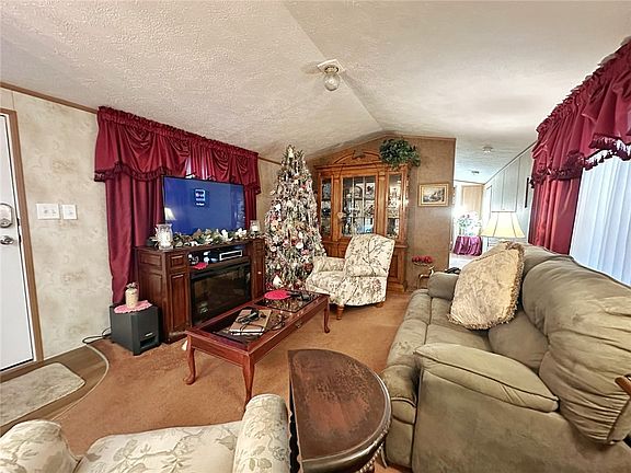 5th image of 702 Dauphin Dr